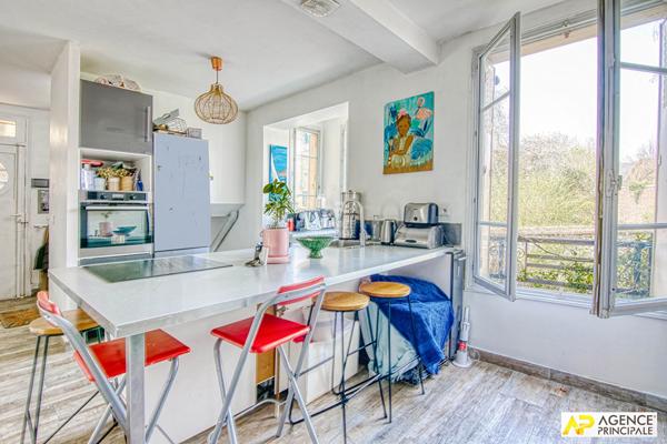 Versailles Montreuil St-Symphorien Maison 8 pièces 202 m² au sol avec jardin et 2 garages €1 495 000 ** - Référence 27206