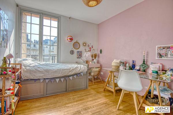 Versailles Montreuil St-Symphorien Maison 8 pièces 202 m² au sol avec jardin et 2 garages €1 495 000 ** - Référence 27206