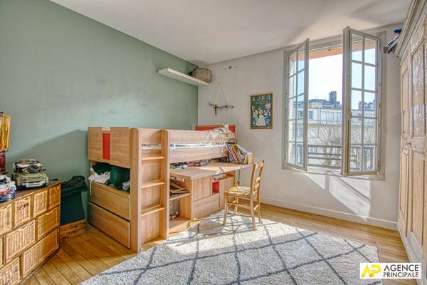 Versailles Montreuil St-Symphorien Maison 8 pièces 202 m² au sol avec jardin et 2 garages €1 495 000 ** - Référence 27206