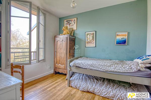 Versailles Montreuil St-Symphorien Maison 8 pièces 202 m² au sol avec jardin et 2 garages €1 495 000 ** - Référence 27206