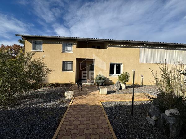 Maison familiale + hangar de 312m² : vivez chez vous, travaillez sur place