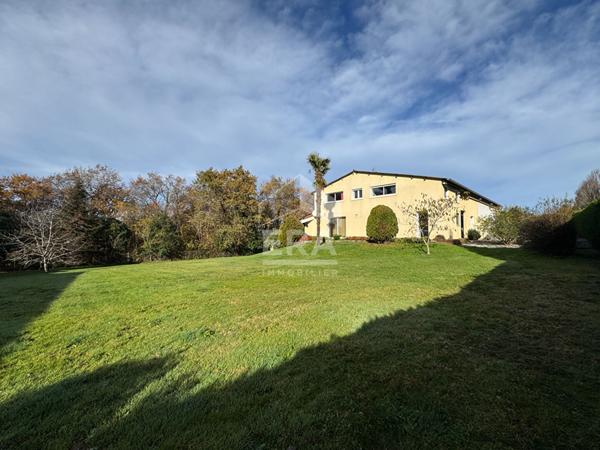 Maison familiale + hangar de 312m² : vivez chez vous, travaillez sur place