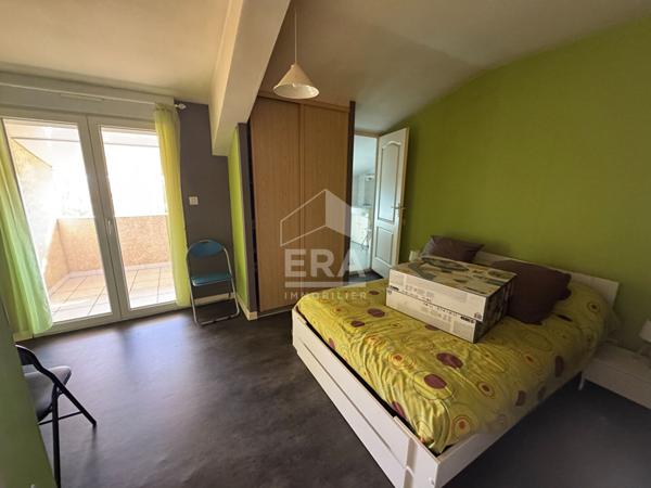 Maison familiale + hangar de 312m² : vivez chez vous, travaillez sur place