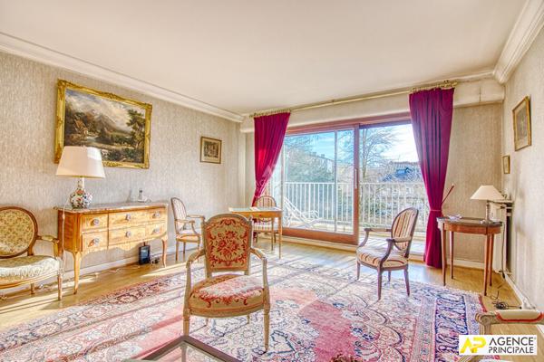 Versailles Rive-Droite Appartement 6 pièces 127.52 m² carrez situé au 1er étage avec ascenseur, terrasse, cave et double box €990 000 ** - Référence 27233