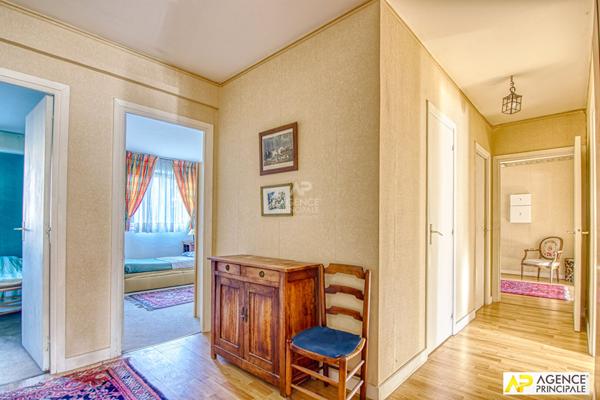 Versailles Rive-Droite Appartement 6 pièces 127.52 m² carrez situé au 1er étage avec ascenseur, terrasse, cave et double box €990 000 ** - Référence 27233