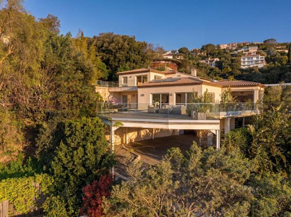 Vente Villa de luxe Les Issambres 8 Pièces 216 m²