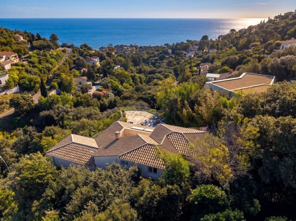 Vente Villa de luxe Les Issambres 8 Pièces 216 m²