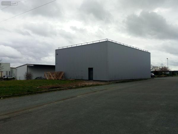 Entrepôt et bureaux à vendre à Villaines-la-Juhel en Mayenne (53700), ref : 1304