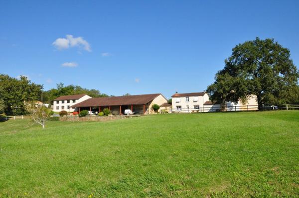 Manoir du XVIIIe siècle, niché au cœur du Lot-et-Garonne.