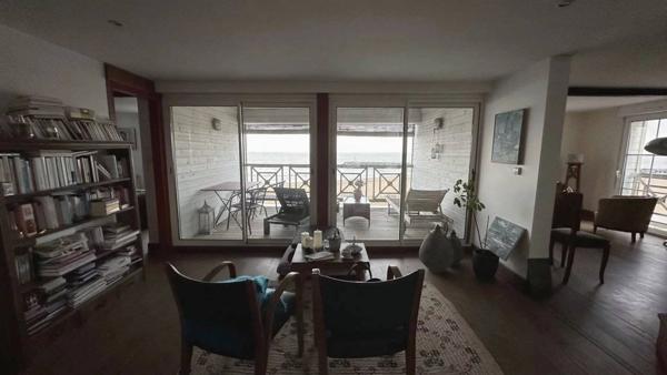 VILLA BALNÉAIRE FACE À L'OCÉAN.