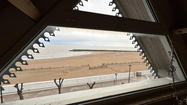 VILLA BALNÉAIRE FACE À L'OCÉAN.