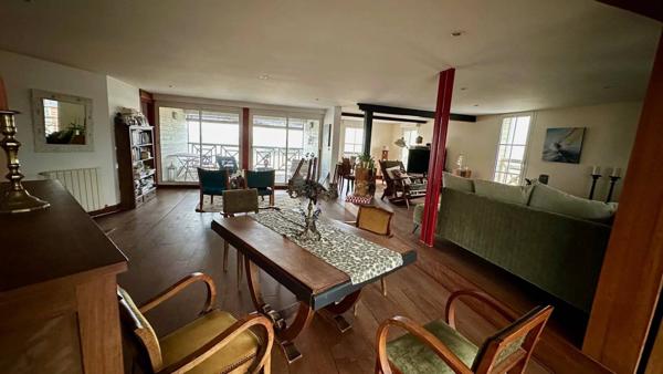 VILLA BALNÉAIRE FACE À L'OCÉAN.