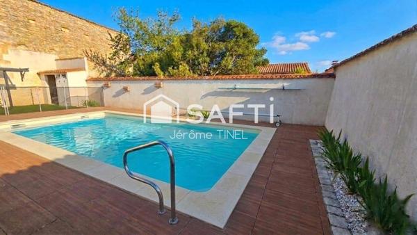 Charentaise pleine de charme avec piscine