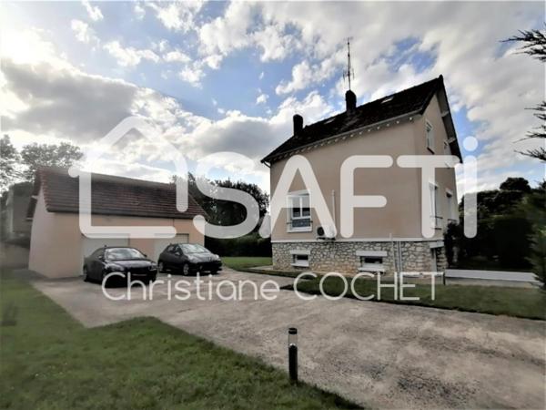 Maison entièrement rénovée 105m2 + 110m2 du garage pouvant faire un 2ème bâti sur 703m2 de terrain