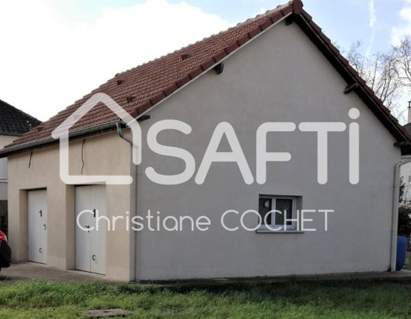 Maison entièrement rénovée 105m2 + 110m2 du garage pouvant faire un 2ème bâti sur 703m2 de terrain