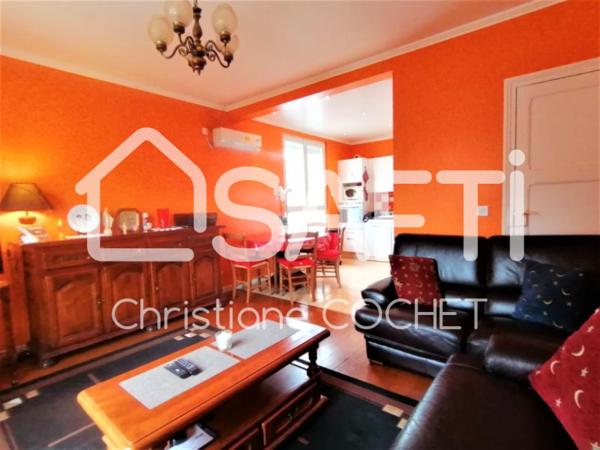 Maison entièrement rénovée 105m2 + 110m2 du garage pouvant faire un 2ème bâti sur 703m2 de terrain