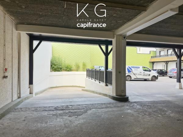 Deauville, à vendre place de parking en sous-sol dans une résidence sécurisée : stationnez en toute sérénité sur la Presqu'île, en face de la gare SNCF