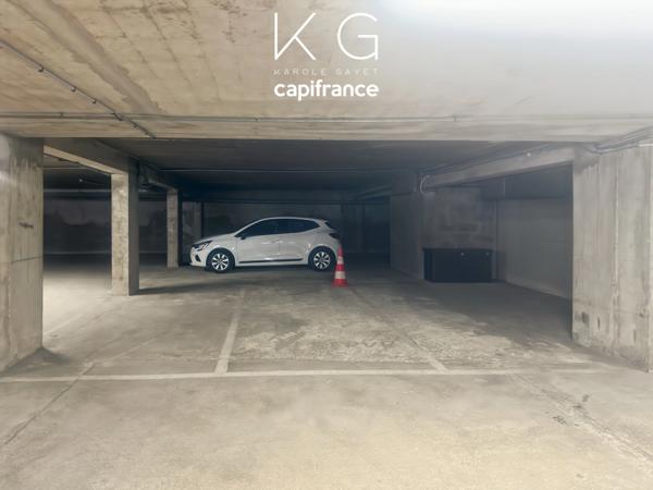 Deauville, à vendre place de parking en sous-sol dans une résidence sécurisée : stationnez en toute sérénité sur la Presqu'île, en face de la gare SNCF