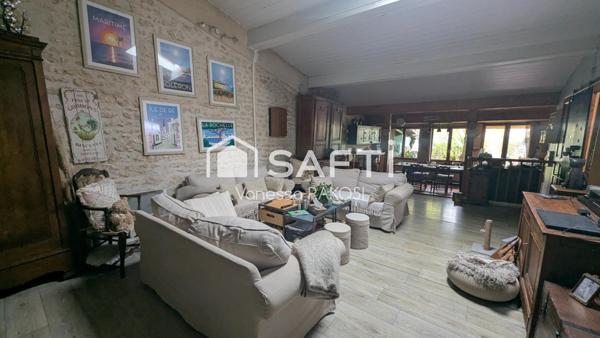 Centre ville de Saint Jean d'Angély Maison de 132 m2, 3 chambres et 80 m² aménageables