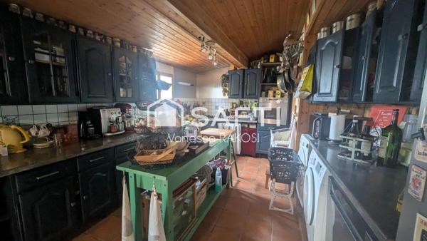 Centre ville de Saint Jean d'Angély Maison de 132 m2, 3 chambres et 80 m² aménageables