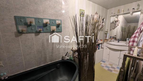 Centre ville de Saint Jean d'Angély Maison de 132 m2, 3 chambres et 80 m² aménageables