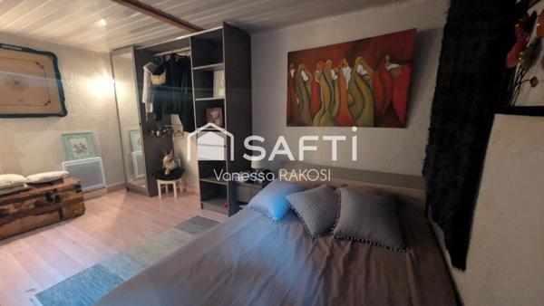 Centre ville de Saint Jean d'Angély Maison de 132 m2, 3 chambres et 80 m² aménageables