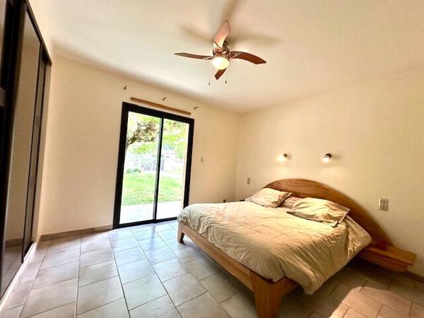 LA TOUR DU CRIEU : VILLA DE CONSTRUCTION TRADITIONNELLE A VENDRE DE TYPE 5 AVEC GRAND GARAGE ET PISCINE