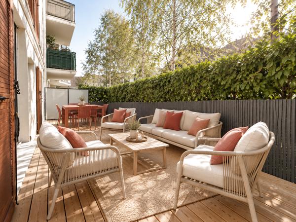 APPARTEMENT EN REZ DE JARDIN - TERRASSE 30M2 - EXCELLENT ETAT - CALME et à l'abri des regards - A proximité de