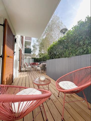 APPARTEMENT EN REZ DE JARDIN - TERRASSE 30M2 - EXCELLENT ETAT - CALME et à l'abri des regards - A proximité de