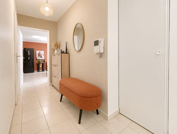 APPARTEMENT EN REZ DE JARDIN - TERRASSE 30M2 - EXCELLENT ETAT - CALME et à l'abri des regards - A proximité de