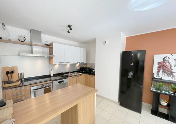 APPARTEMENT EN REZ DE JARDIN - TERRASSE 30M2 - EXCELLENT ETAT - CALME et à l'abri des regards - A proximité de