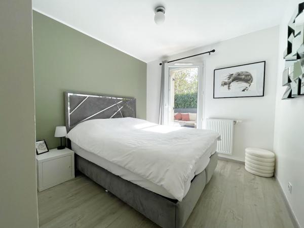 APPARTEMENT EN REZ DE JARDIN - TERRASSE 30M2 - EXCELLENT ETAT - CALME et à l'abri des regards - A proximité de