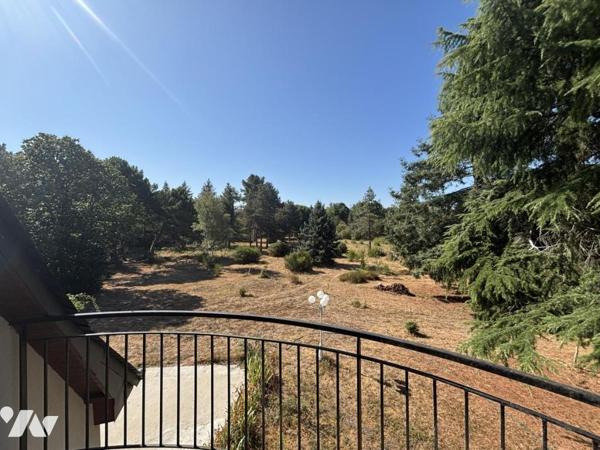 Propriété de caractère au cœur d'un parc arboré de plus de 6 hectares avec étang