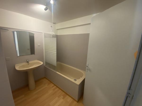 Maison de village T3 avec jardin et garage  Villeneuve-lès-Montréal (11290)