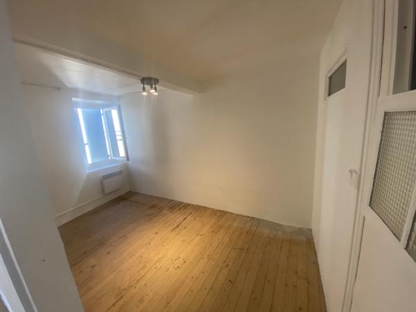 Maison de village T3 avec jardin et garage  Villeneuve-lès-Montréal (11290)