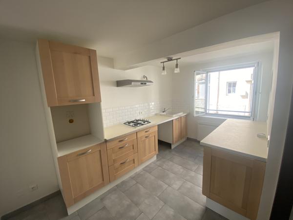 Maison de village T3 avec jardin et garage  Villeneuve-lès-Montréal (11290)
