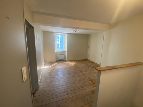 Maison de village T3 avec jardin et garage  Villeneuve-lès-Montréal (11290)