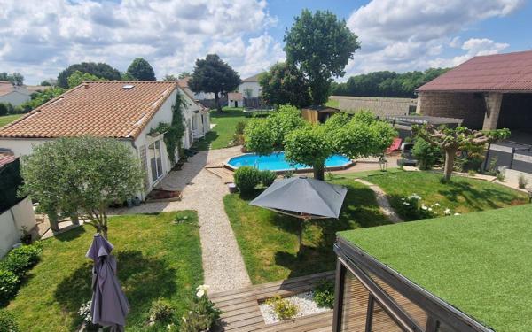 Maison à vendre    14 pièces • 437 m2 Saintes