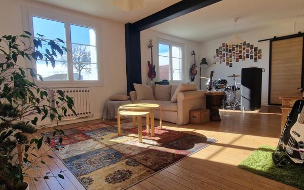 Maison à vendre    14 pièces • 437 m2 Saintes