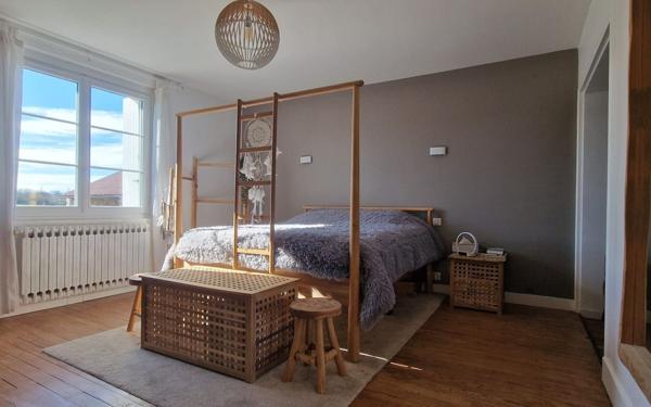 Maison à vendre    14 pièces • 437 m2 Saintes