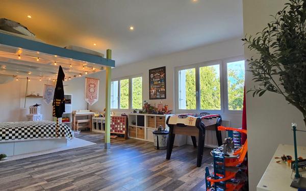 Maison à vendre    14 pièces • 437 m2 Saintes