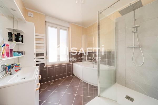 Maison mitoyenne lumineuse de 95 m² avec jardin – Clé en main
