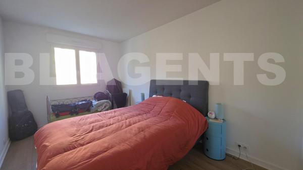 Appartement rénové – 2 chambres – Rive droite – GARAGE fermé – Balcon – 90 m² – Le Mans