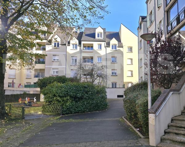 Appartement rénové – 2 chambres – Rive droite – GARAGE fermé – Balcon – 90 m² – Le Mans