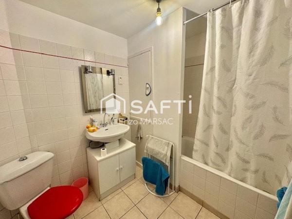 MAISON 2 CHAMBRES UN BUREAU ET DEPENDANCE PROCHE CENTRE ECHIRE !