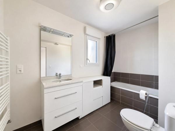 Maison à vendre maison contemporaine 6 pièces SAINT BERTHEVIN (53)