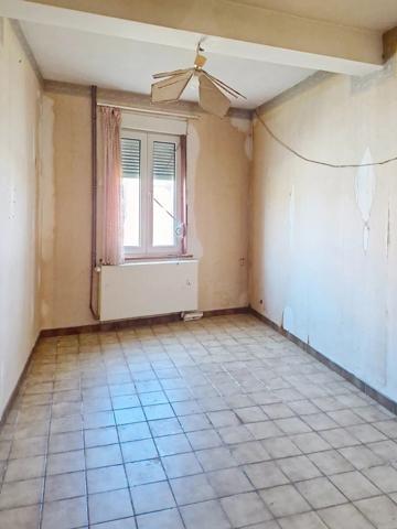 Vente                                                      Maison de village
                        
                     5 pièces                      109 m2                     à Crécy-sur-Serre
