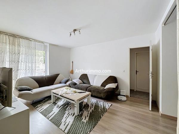 Vente                                                      Appartement
                        
                     4 pièces                      65 m2                     à Créteil