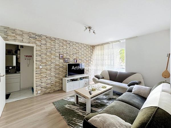 Vente                                                      Appartement
                        
                     4 pièces                      65 m2                     à Créteil