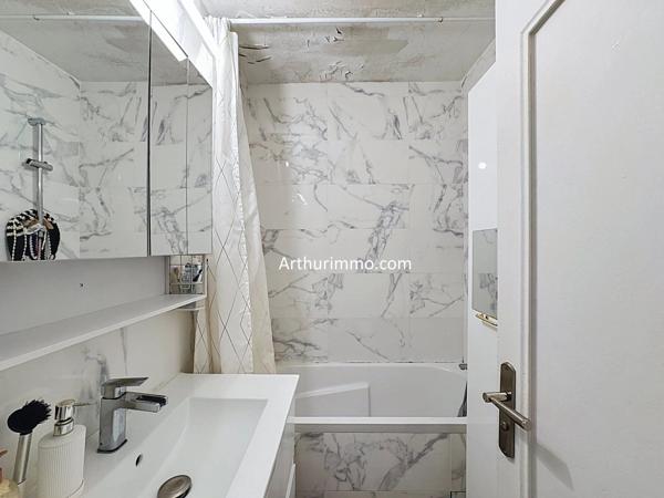 Vente                                                      Appartement
                        
                     4 pièces                      65 m2                     à Créteil